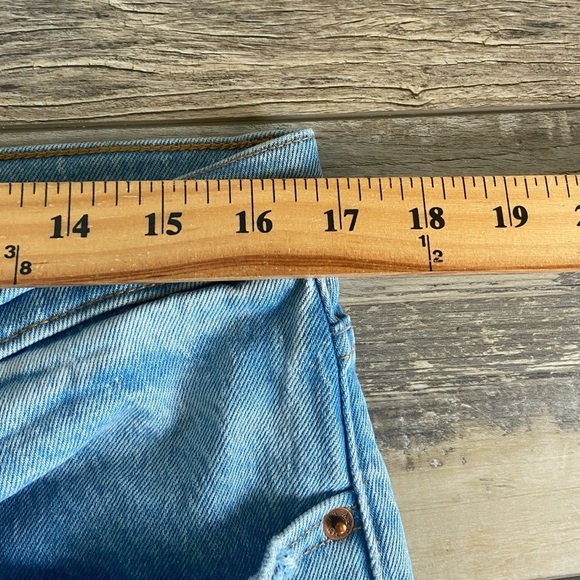 Abercrombie & Fitch The Boyfriend Mid Rise Jeans Sz 31/12 Distressed Light Wash - Picture 6 of 12